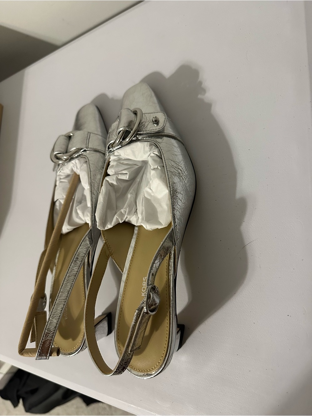 Michael Kors Women’s Silver Jaden Kitten Sling Pump Size 7.5 - Picture 2 of 6